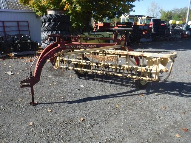 New Holland 256 râteau