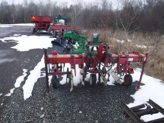 McKee 2 Row Cultivateur