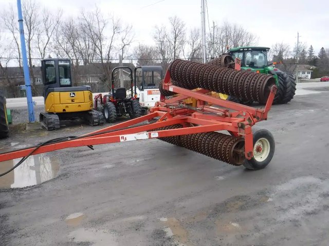 RJ Equipment 24FT Rouleau émotteur'