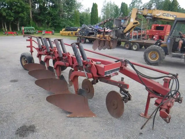 Case IH 730 Charrue