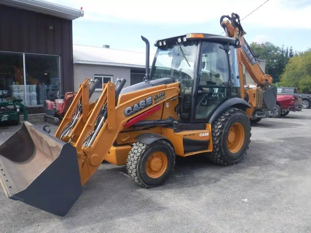 2014 Case 580 SUPER N Rétrocaveuse