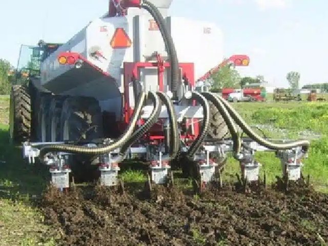 2007 Machinerie AM Picoteuse DM cultivateur - en rang