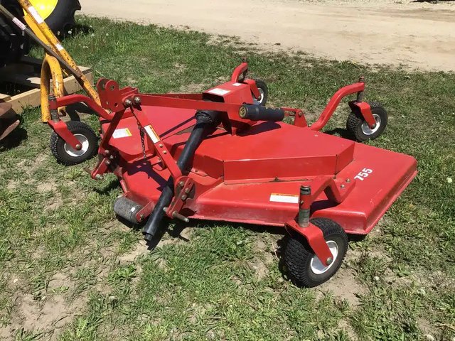 Buhler Farm King Y755 Tondeuse de finition