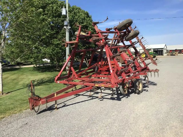 International 4600 Cultivateur
