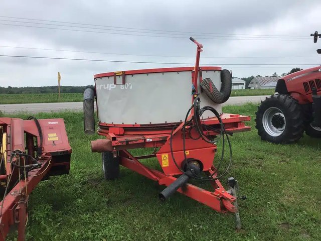Kverneland Taarup 807