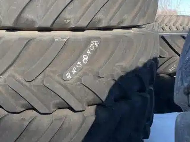 2022 OM 480 Pneus