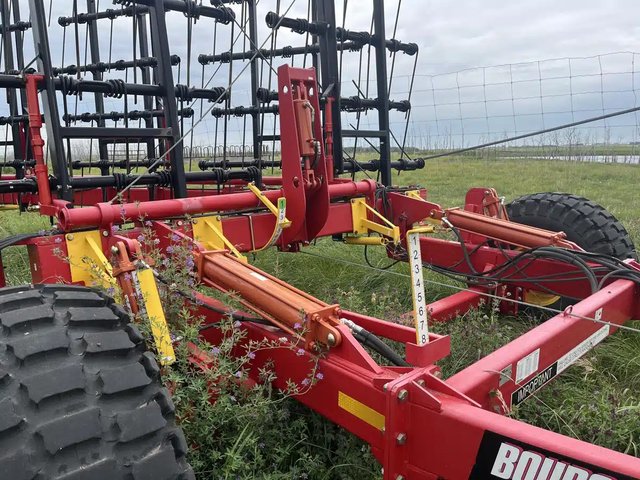 2016 Bourgault 7200 Herse
