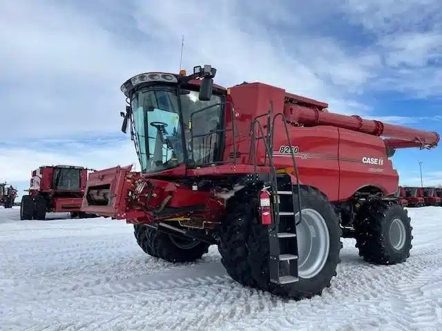 2023 Case IH 8250 Batteuse