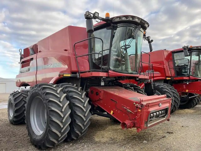 2016 Case IH 8240 Batteuse