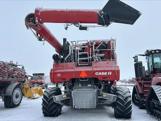 2023 Case IH 8250 Batteuse