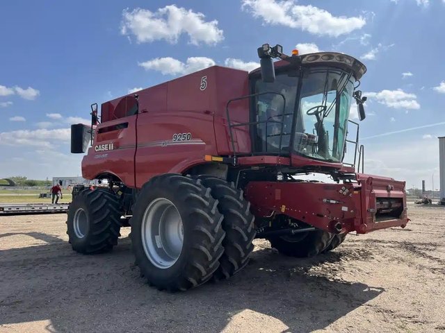 2022 Case IH 9250 Batteuse