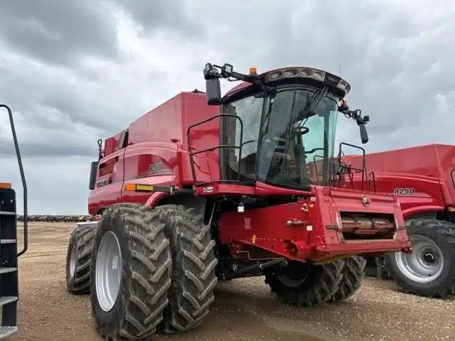 2025 Case IH 8260 Batteuse
