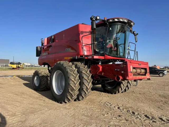 2025 Case IH 8260 Batteuse