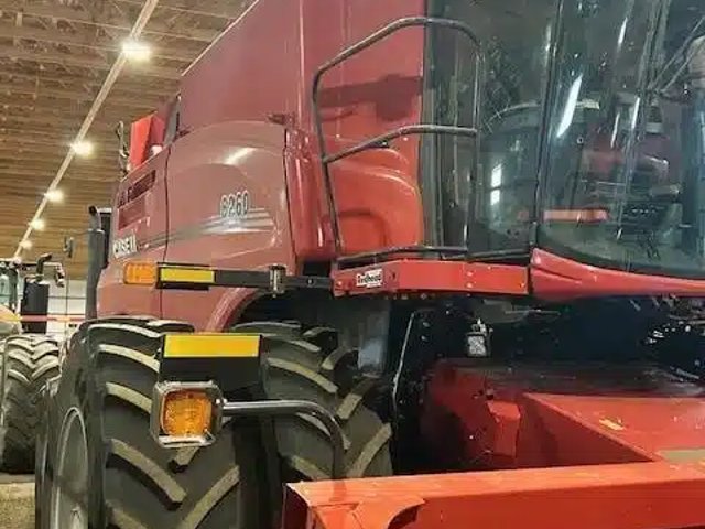 2025 Case IH 8260 Batteuse