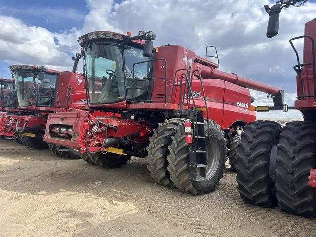 2021 Case IH 8250 Batteuse