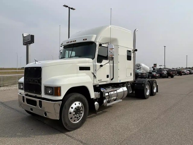 2023 Mack PINNACLE 64T Camion dix roues