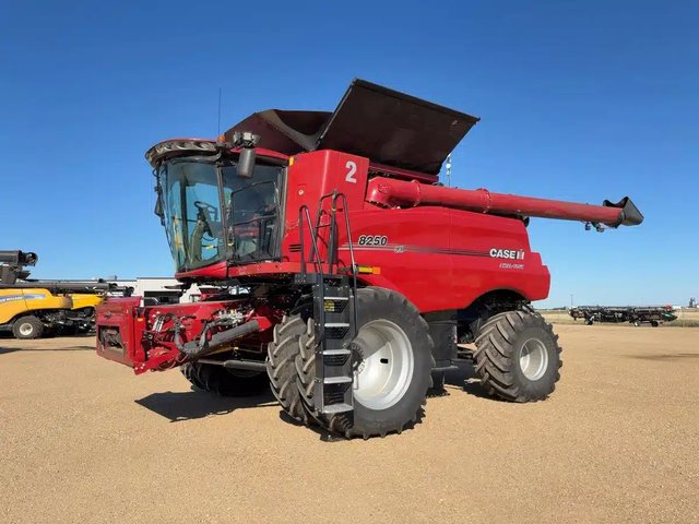 2021 Case IH 8250 Batteuse