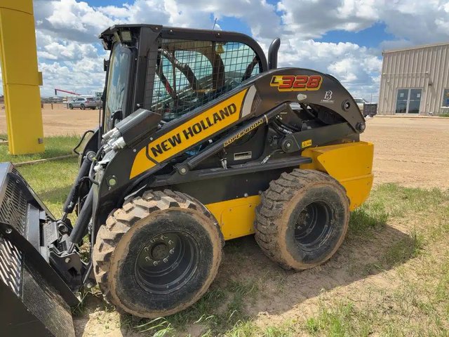 2025 New Holland Construction L328 chargeuse à direction à glissement