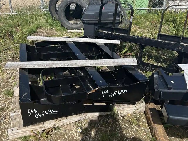 2026 HLA Attachments 4200 LBS Fourche à palette
