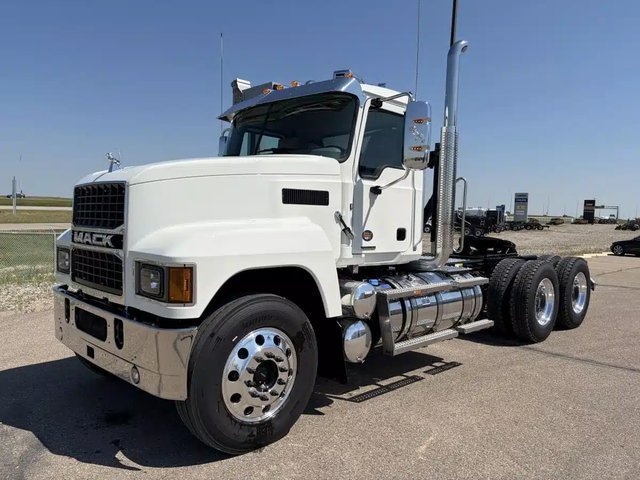 2027 Mack PINNACLE 64T Camion dix roues