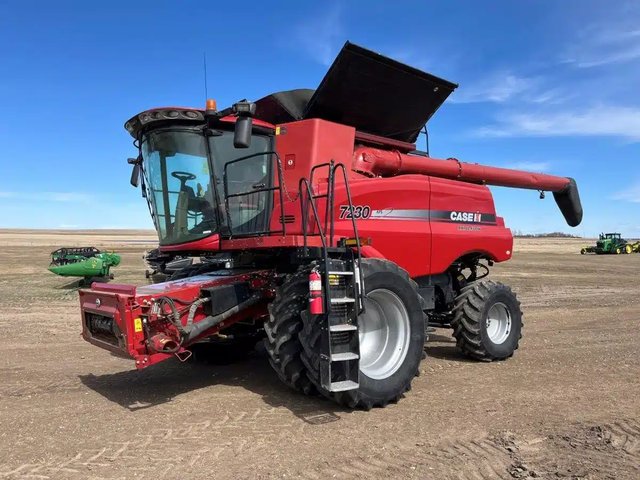 2013 Case IH 7230 Batteuse