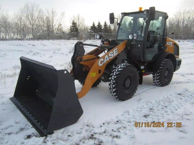 2024 Case 121F Chargeur sur roues