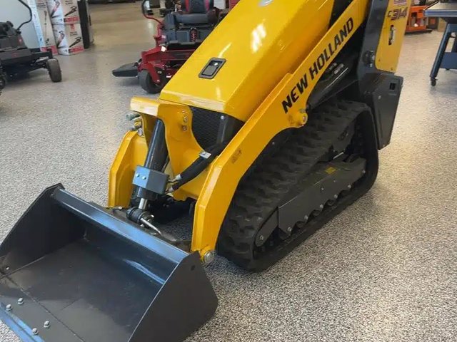 2025 New Holland Construction C314 chargeuse à direction à glissement