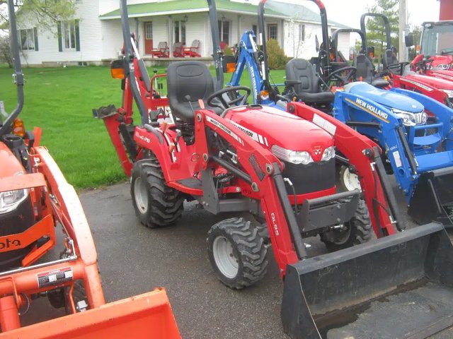 Massey Ferguson GC1710 Tracteur