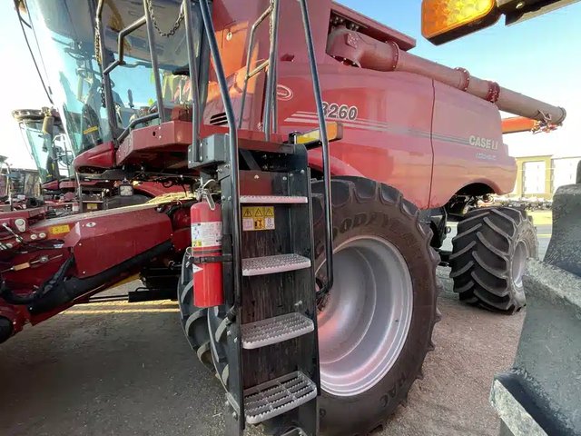 2025 Case IH 8260 Batteuse