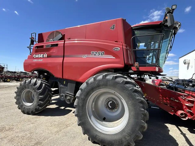 2021 Case IH 7250 Batteuse
