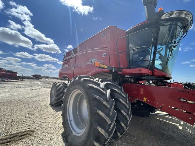2021 Case IH 7250 Batteuse