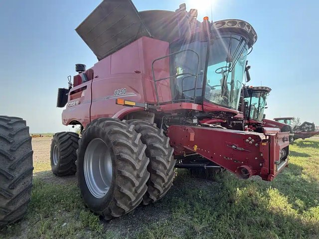 2021 Case IH 8250 Batteuse