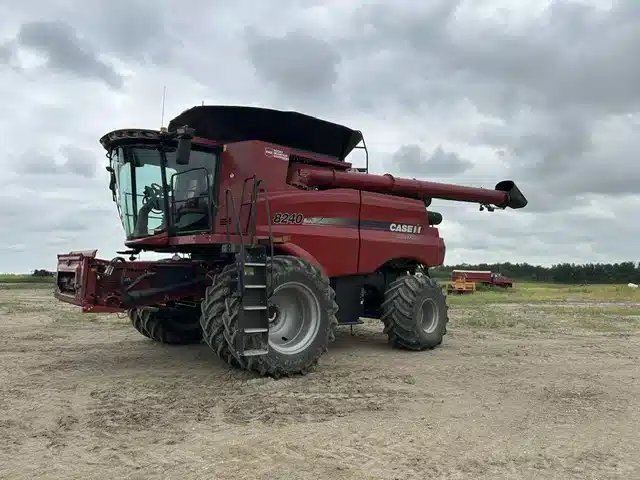 2018 Case IH 8240 Batteuse