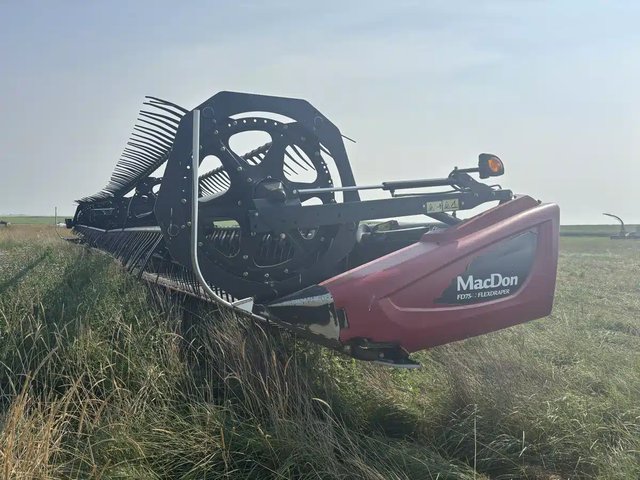 2015 MacDon FD75