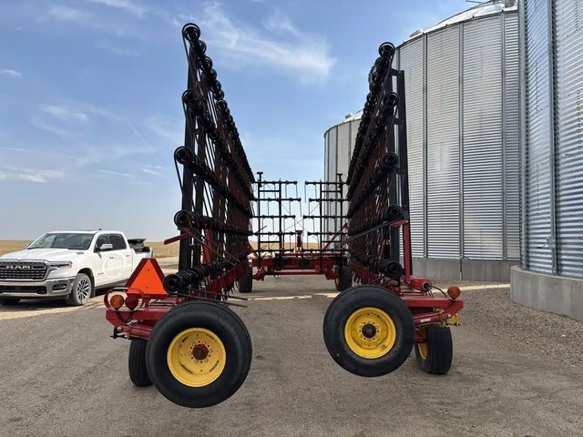 2011 Bourgault 7200 Herse