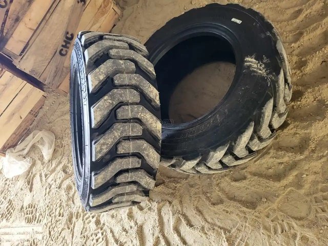 Forerunner 10-16.5 Pneus