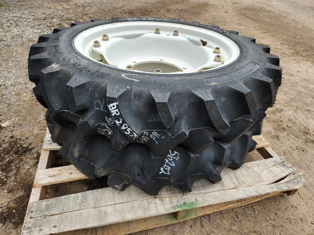 Titan 8.3-24 Pneus et roues