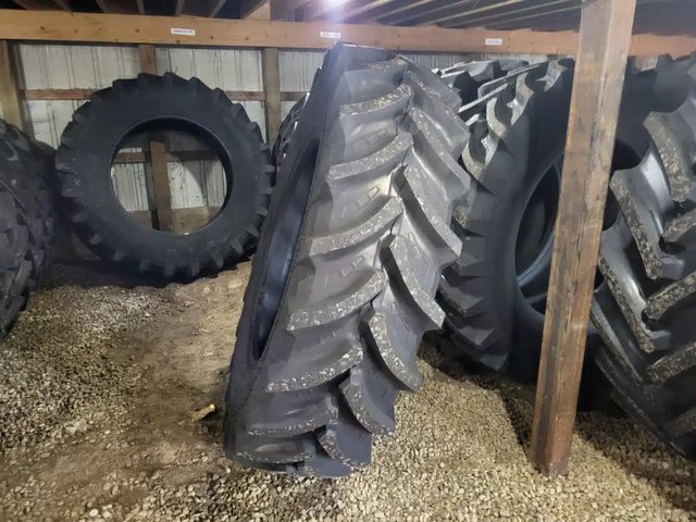 Petlas VF520/85R42 Pneus