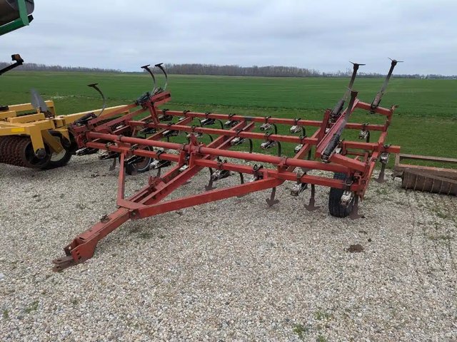 International 16FT Cultivateur