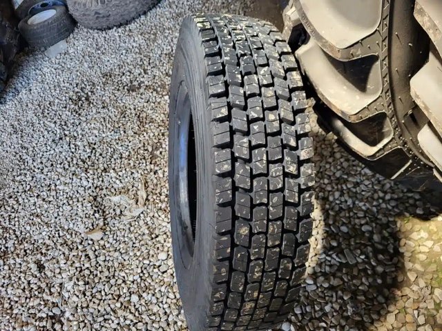 Petlas 11R22.5 Pneus