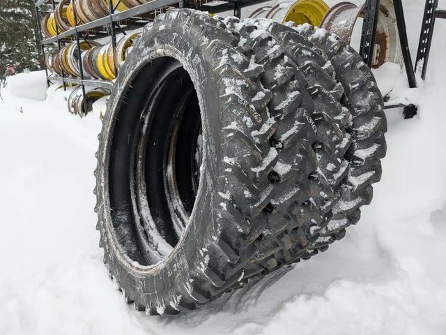 Titan 320/90R54 Pneus