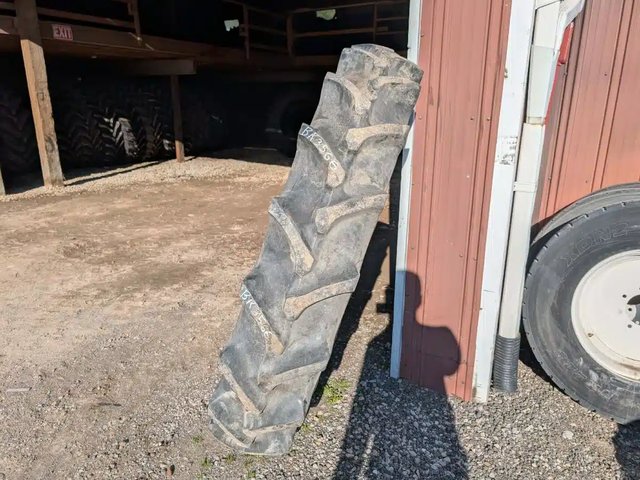 Firestone 300/95R46 Pneus