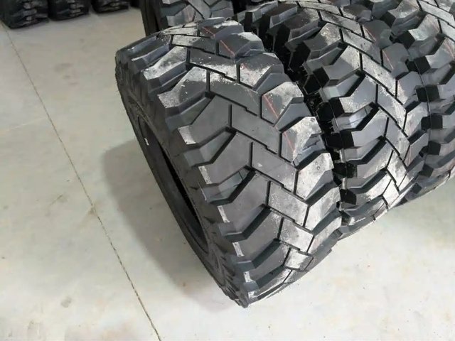 Forerunner 12R16.5 Pneus