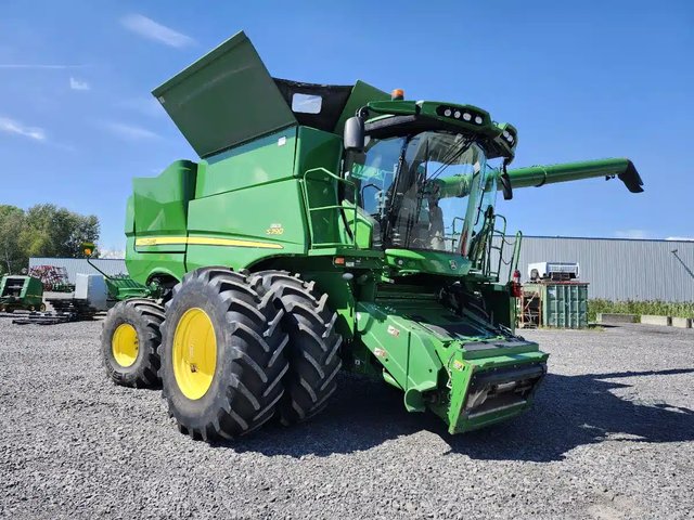 2018 John Deere S790 Batteuse