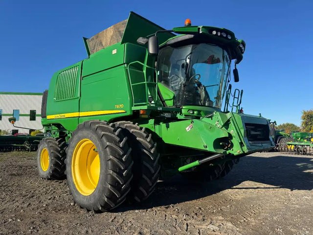 2013 John Deere T670 Batteuse