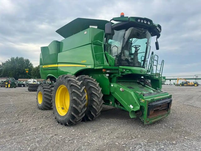 2014 John Deere S660 Batteuse