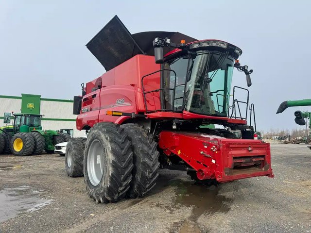 2022 Case IH 8250 Batteuse