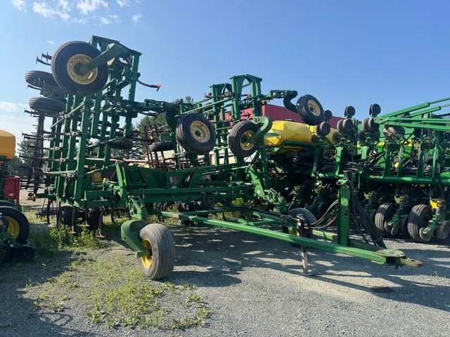 2004 John Deere 2210 Cultivateur