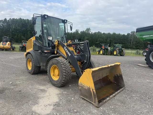 2022 John Deere 244L Chargeur sur roues
