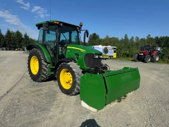 2009 John Deere 5085M Tracteur